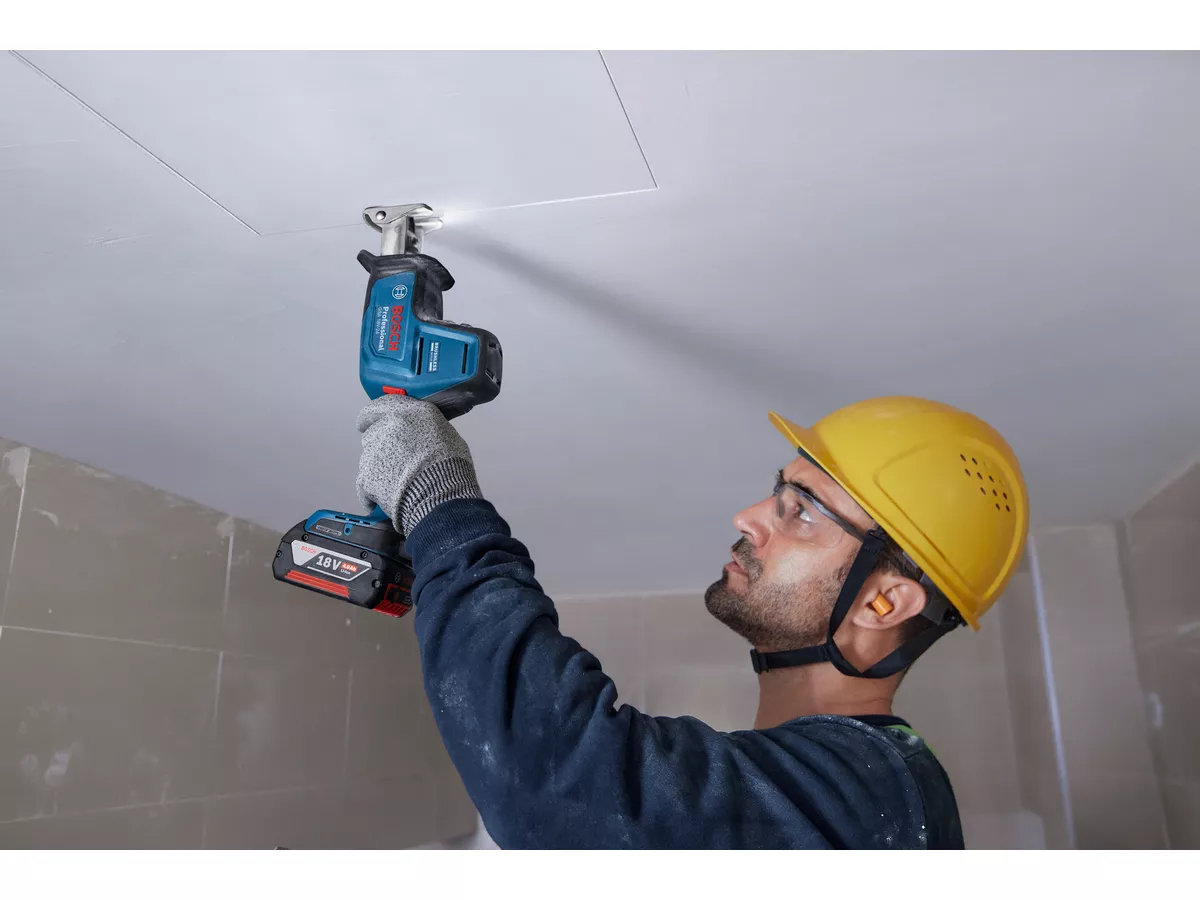 Scie sabre sans fil GSA 18V-24 Professional Solo